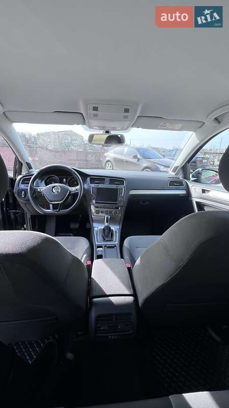 Хэтчбек Volkswagen e-Golf 2015 в Кропивницком