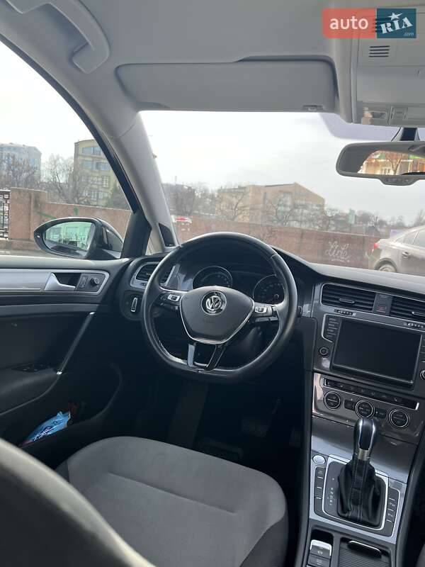 Хэтчбек Volkswagen e-Golf 2015 в Кропивницком