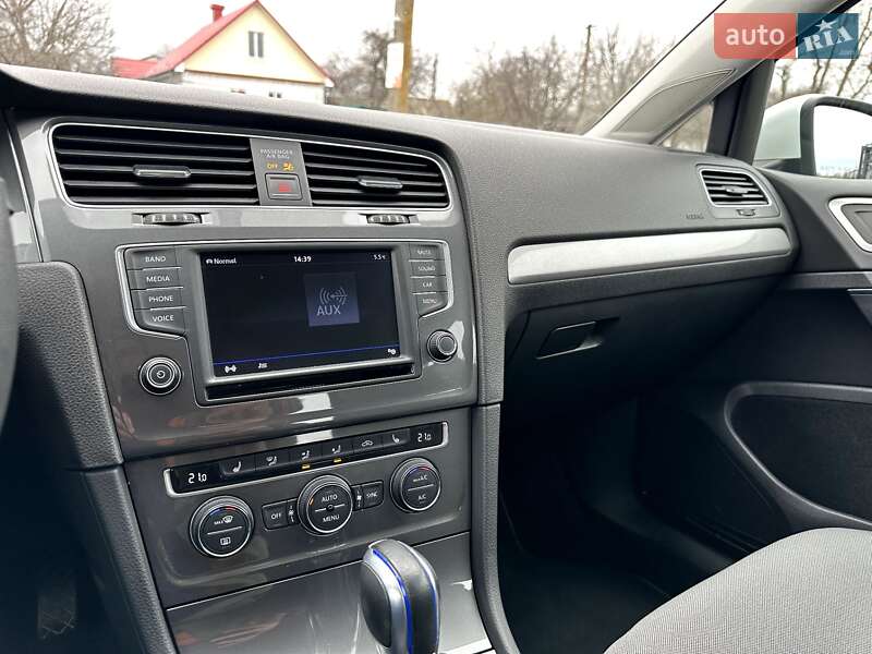 Хэтчбек Volkswagen e-Golf 2016 в Хороле фото 20 Хэтчбек Volkswagen e-Golf 2016 в Хороле