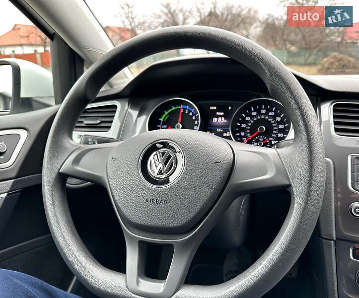 Хэтчбек Volkswagen e-Golf 2016 в Хороле фото 22 Хэтчбек Volkswagen e-Golf 2016 в Хороле