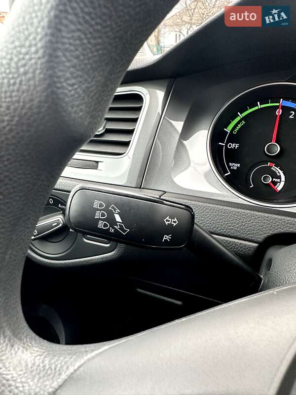 Хэтчбек Volkswagen e-Golf 2016 в Хороле фото 26 Хэтчбек Volkswagen e-Golf 2016 в Хороле