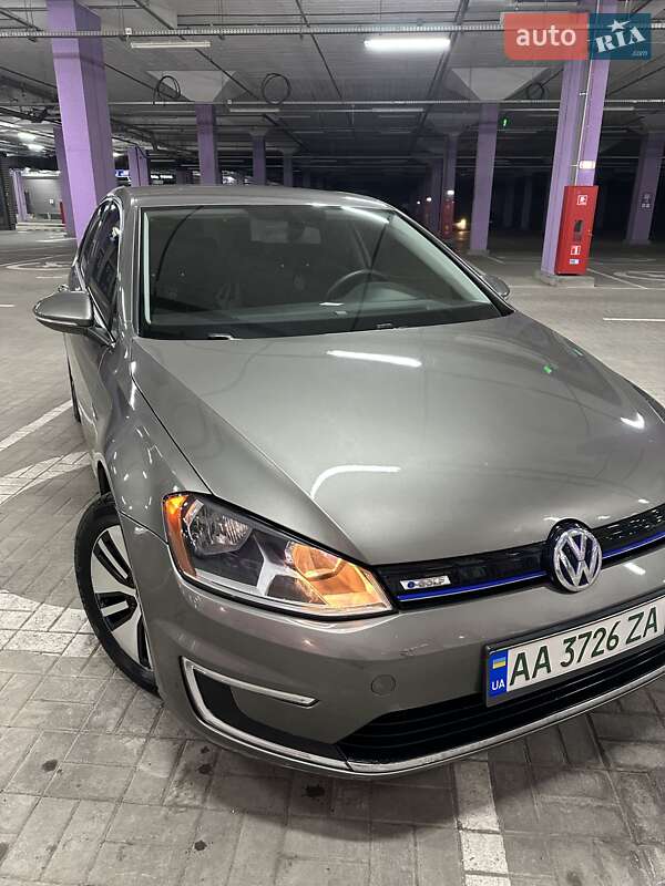 Хэтчбек Volkswagen e-Golf 2016 в Киеве