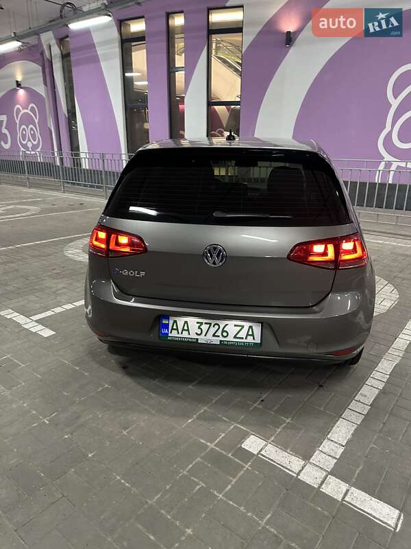 Хэтчбек Volkswagen e-Golf 2016 в Киеве