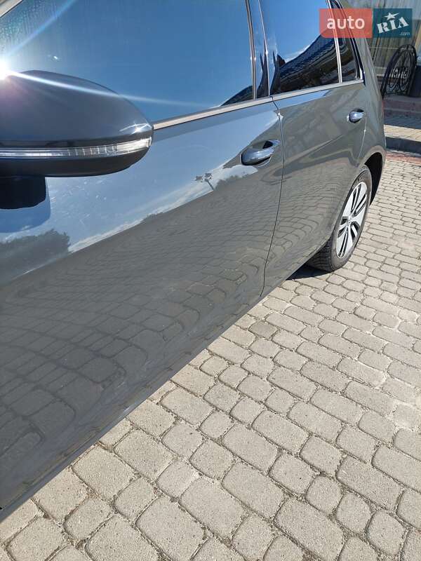 Хэтчбек Volkswagen e-Golf 2018 в Долине