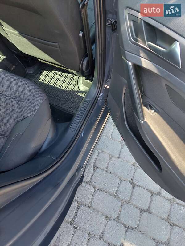 Хэтчбек Volkswagen e-Golf 2018 в Долине