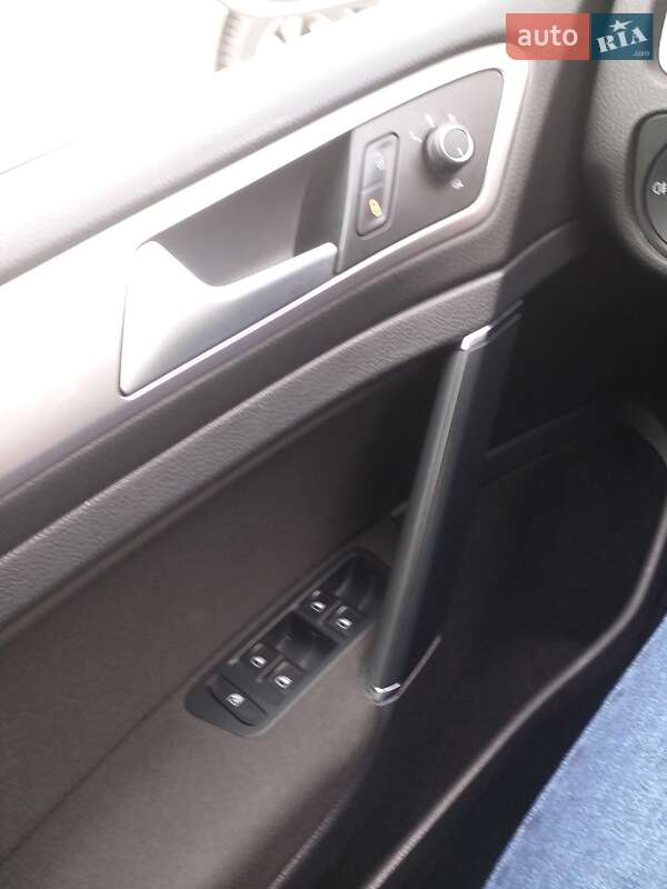 Хэтчбек Volkswagen e-Golf 2014 в Ивано-Франковске фото 10 Хэтчбек Volkswagen e-Golf 2014 в Ивано-Франковске