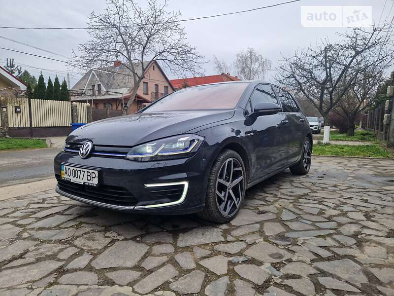 Хэтчбек Volkswagen e-Golf 2018 в Ужгороде