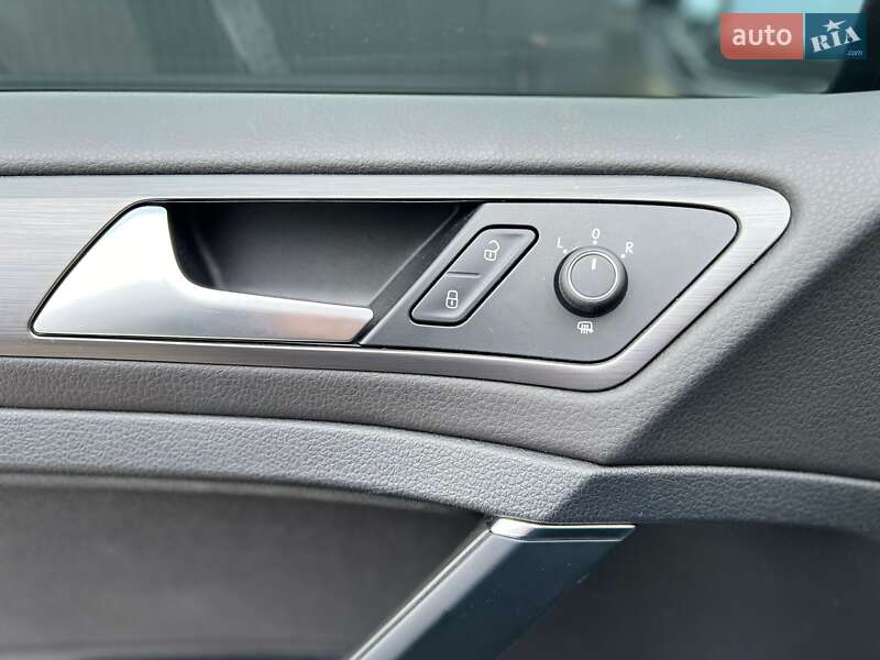 Хетчбек Volkswagen e-Golf 2018 в Києві