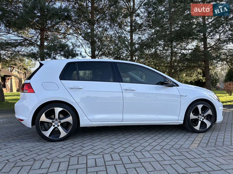 Volkswagen e-Golf 2015