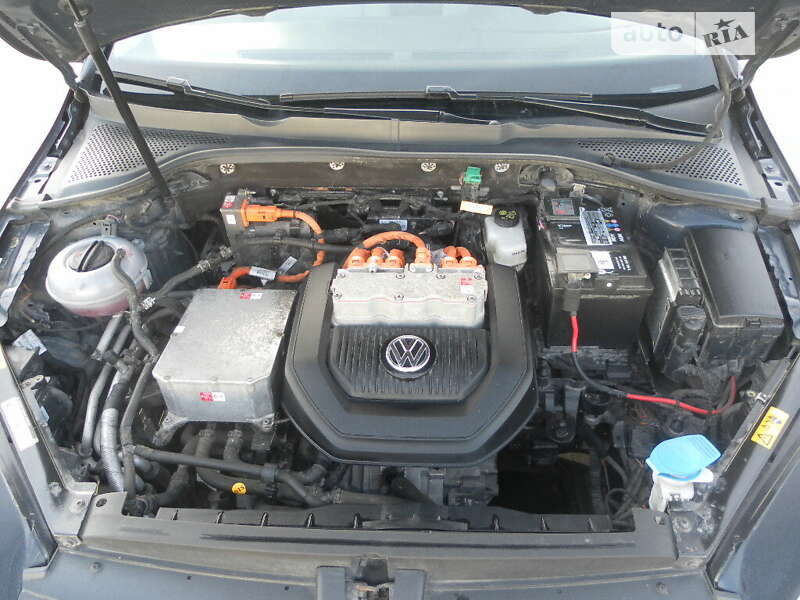 Хэтчбек Volkswagen e-Golf 2015 в Луцке
