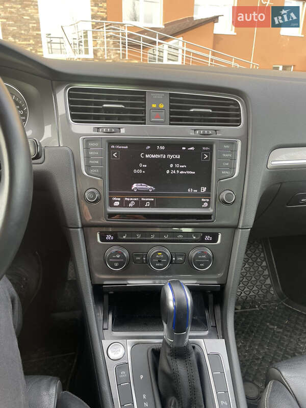 Хэтчбек Volkswagen e-Golf 2016 в Киеве фото 14 Хэтчбек Volkswagen e-Golf 2016 в Киеве