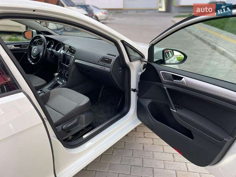 Хэтчбек Volkswagen e-Golf 2015 в Львове