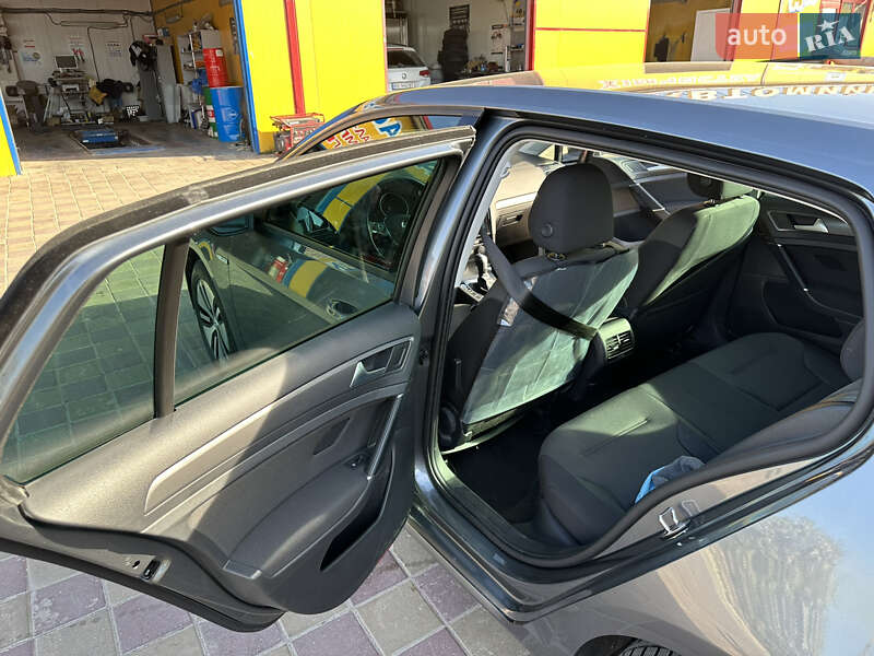 Хетчбек Volkswagen e-Golf 2020 в Тернополі