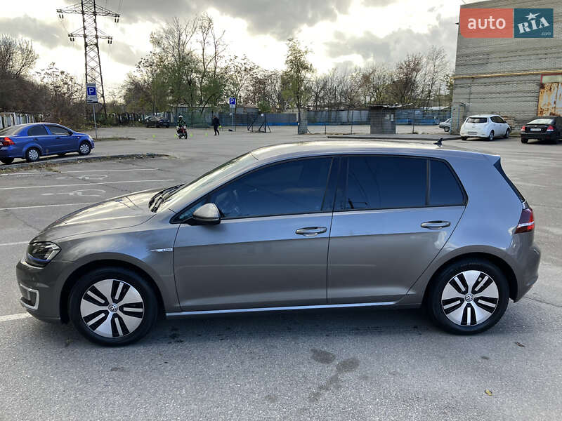 Хетчбек Volkswagen e-Golf 2015 в Дніпрі