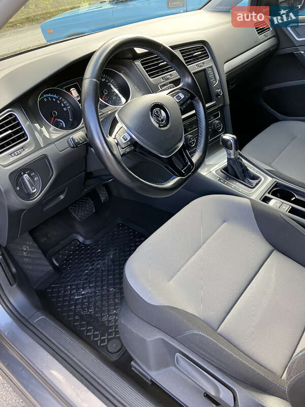Хетчбек Volkswagen e-Golf 2015 в Дніпрі