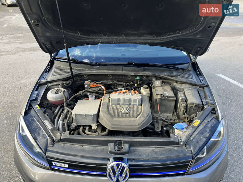 Хетчбек Volkswagen e-Golf 2015 в Дніпрі