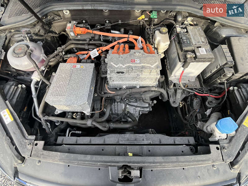 Хетчбек Volkswagen e-Golf 2020 в Дніпрі