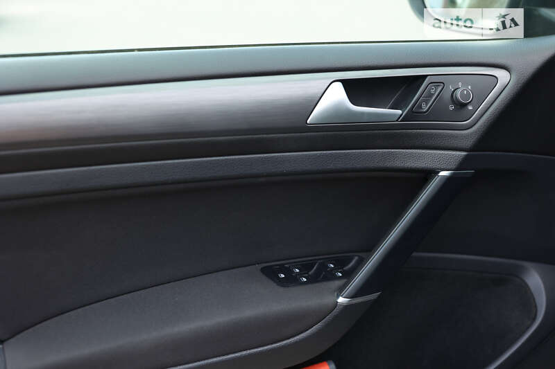 Хетчбек Volkswagen e-Golf 2019 в Житомирі