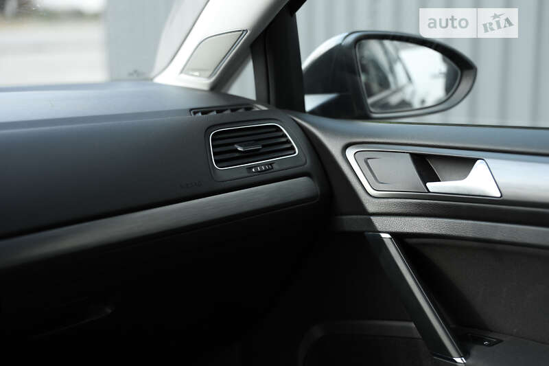 Хетчбек Volkswagen e-Golf 2019 в Житомирі