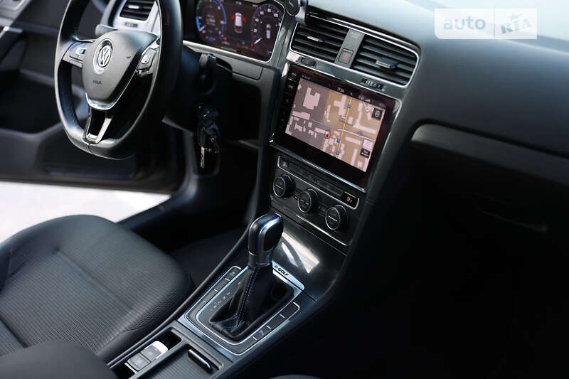 Хетчбек Volkswagen e-Golf 2019 в Житомирі