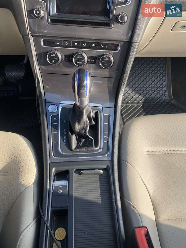 Хэтчбек Volkswagen e-Golf 2014 в Днепре