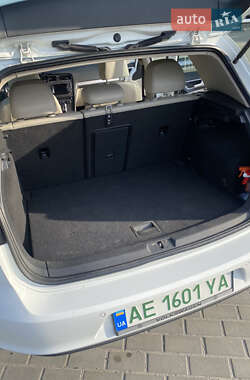 Хетчбек Volkswagen e-Golf 2014 в 