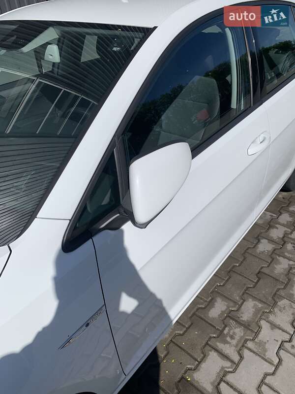 Хетчбек Volkswagen e-Golf 2014 в Полтаві