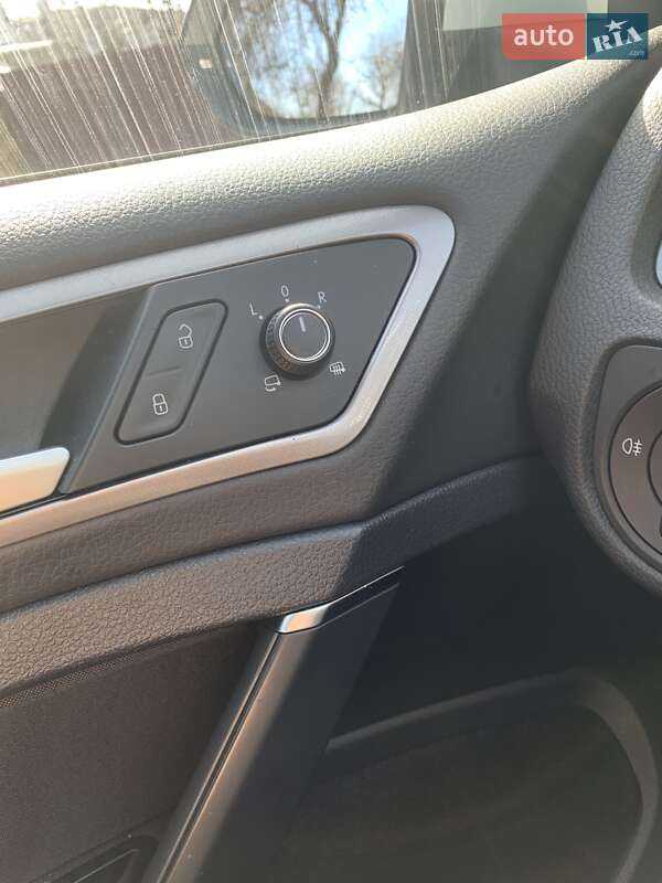 Хетчбек Volkswagen e-Golf 2014 в Полтаві