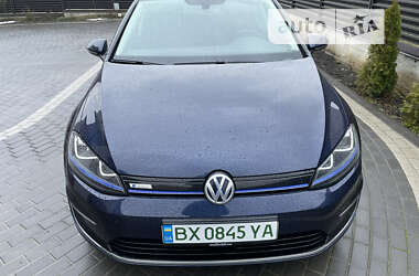 Хэтчбек Volkswagen e-Golf 2015 в Городке