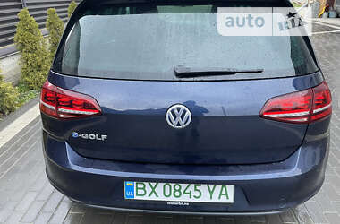 Хэтчбек Volkswagen e-Golf 2015 в Городке