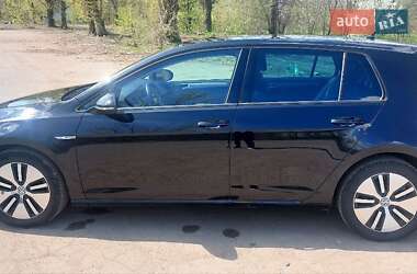 Хэтчбек Volkswagen e-Golf 2016 в 
