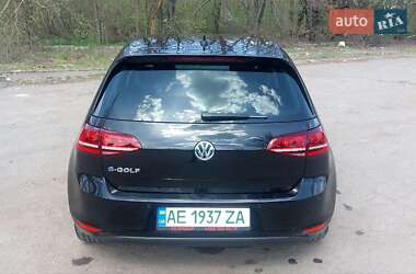 Хэтчбек Volkswagen e-Golf 2016 в 