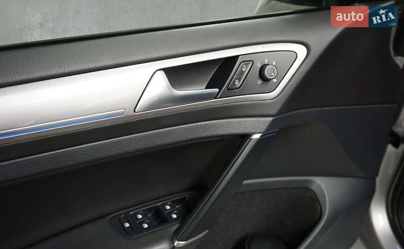 Хетчбек Volkswagen e-Golf 2016 в Тернополі