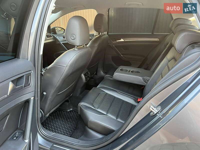 Хэтчбек Volkswagen e-Golf 2017 в Каменец-Подольском