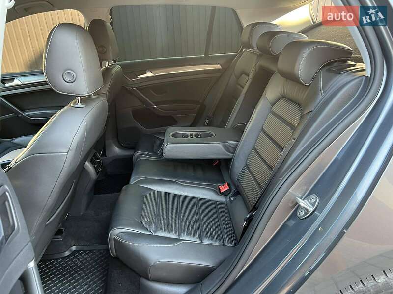 Хэтчбек Volkswagen e-Golf 2017 в Каменец-Подольском