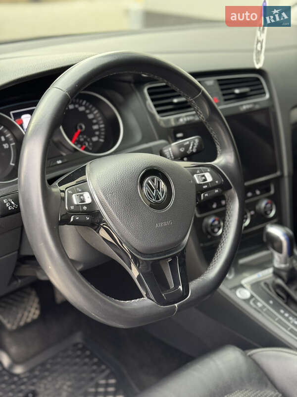 Хетчбек Volkswagen e-Golf 2018 в Умані