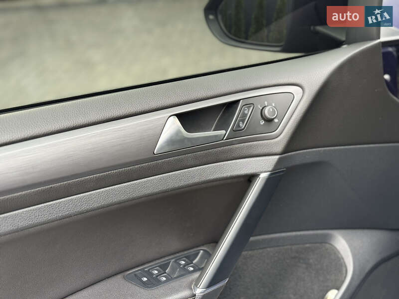 Хетчбек Volkswagen e-Golf 2018 в Умані