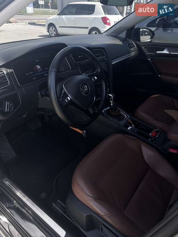 Хэтчбек Volkswagen e-Golf 2018 в Мукачево