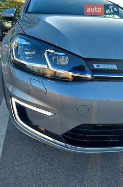 Хэтчбек Volkswagen e-Golf 2017 в 