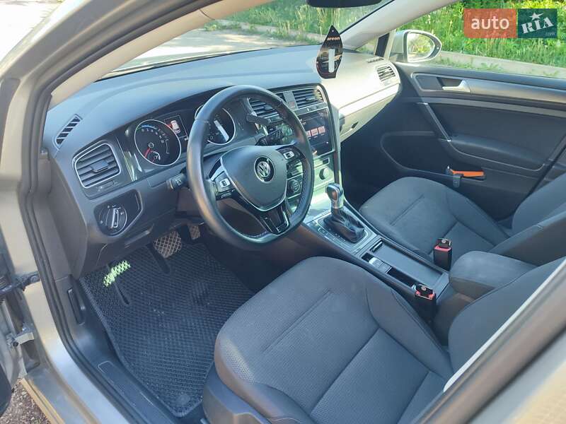 Хэтчбек Volkswagen e-Golf 2017 в Могилев-Подольске