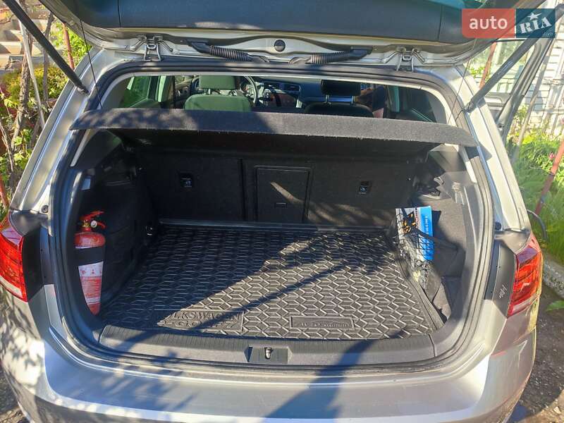 Хэтчбек Volkswagen e-Golf 2017 в Могилев-Подольске