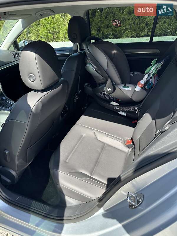 Хэтчбек Volkswagen e-Golf 2019 в Днепре