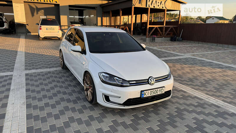 Хэтчбек Volkswagen e-Golf 2018 в Киеве