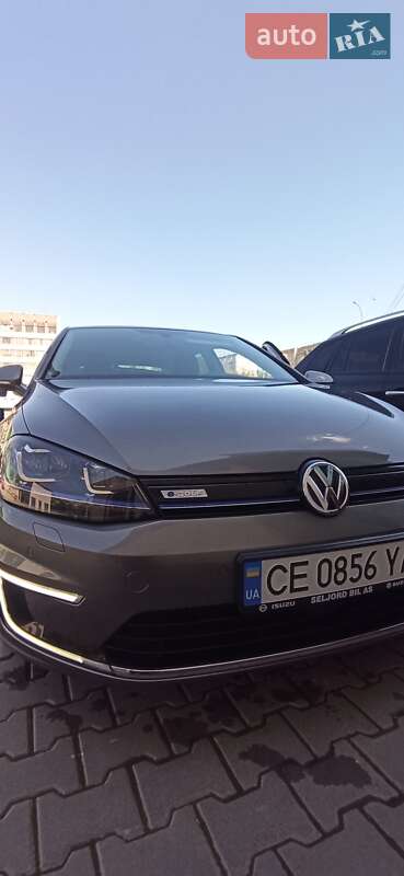 Хетчбек Volkswagen e-Golf 2016 в Чернівцях