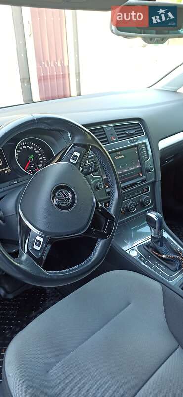 Хетчбек Volkswagen e-Golf 2016 в Чернівцях