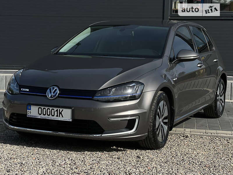 Хетчбек Volkswagen e-Golf 2015 в Івано-Франківську