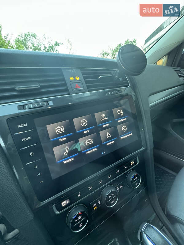 Хэтчбек Volkswagen e-Golf 2017 в Ужгороде