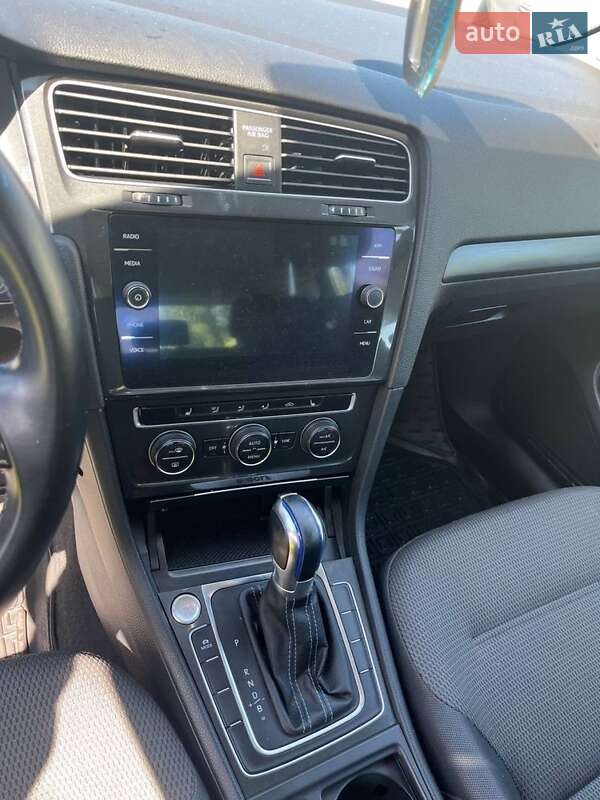 Хэтчбек Volkswagen e-Golf 2017 в Луцке