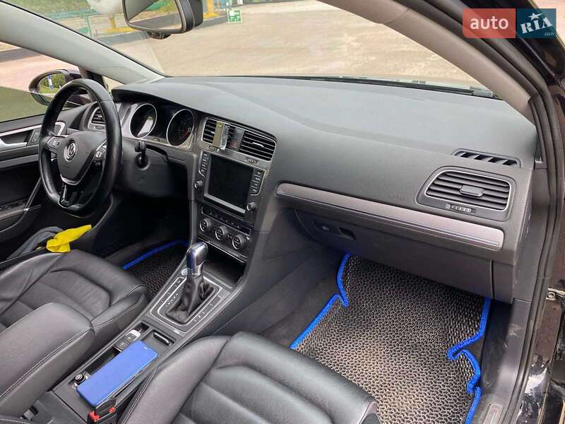 Хэтчбек Volkswagen e-Golf 2014 в Кропивницком