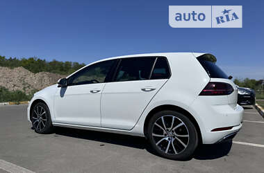 Хэтчбек Volkswagen e-Golf 2017 в Киеве